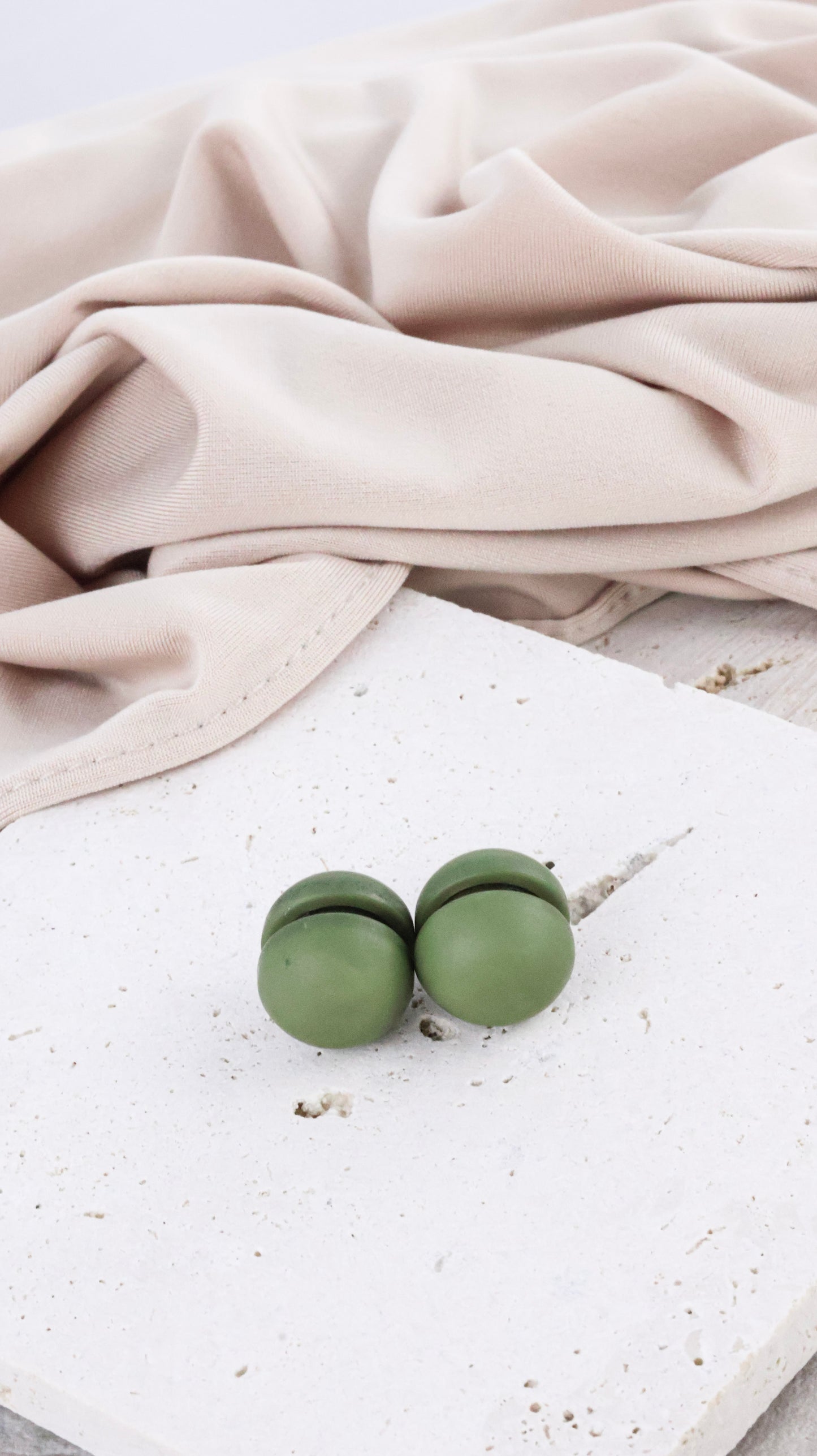 MAG PIN OLIVE